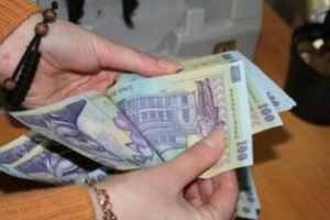Scad salariile în Olt: mai puţini angajaţi şi venituri mai mici la început de 2026