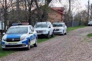 Un bărbat şi-a luat la bătaie iubita după un scandal de pomină. Botoşăneanul a fost arestat