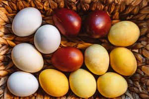 Secretul oualor de Paste perfecte: Cum sa vopsesti natural pentru o masa de sarbatoare autentica si sanatoasa