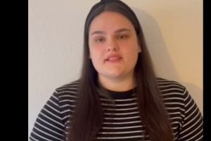 Viaţă transformată într-un chin permanent după o ieşire la sanie. Alice, o tânără din Botoşani, are nevoie de ajutor