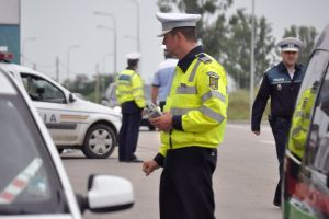 Doi şoferi din Botoşani au dat nas în nas cu poliţiştii, au făcut acelaşi gest şi au primit aceeaşi pedeapsă
