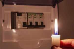 Se opreşte curentul în mai multe localităţi din Olt: programul întreruperilor anunţat de Distribuţie Oltenia