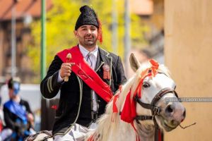 Raul Negoiţă, Junii Braşovecheni: „Tradiţia nu se admiră doar de la distanţă, ci se trăieşte”