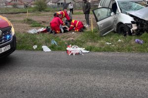 Accident rutier cu două autoturisme pe DN 7, în judeţul Argeş