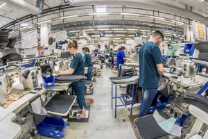 Lovitură înainte de Paşte! Două companii din Argeş dau afară aproape 200 de angajaţi