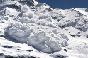 Risc însemnat de avalanşe la peste 1800 de metri altitudine în munţii Bucegi şi Făgăraş