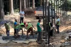 Sanctuarul pentru urşi de la Timişul de sus, blocat. Investiţie de 10 milioane de euro, încă nefinalizată