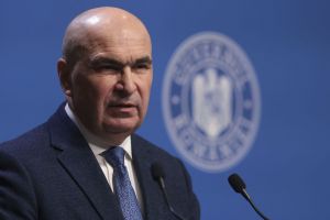 Premierul Ilie Bolojan spune că Guvernul nu are niciun beneficiu de pe urma scumpirilor carburanţilor, ci dimpotrivă
