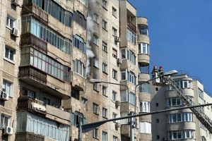 Doctor ucis în locuinţa lui: Menajera l-a înjunghiat, apoi i-a dat foc la apartament