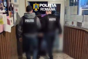 Bărbat de 32 de ani reţinut după ce a furat din supermarket