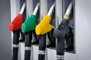 Preţul motorinei rămâne ridicat. Cât costă la staţiile din Bistriţa