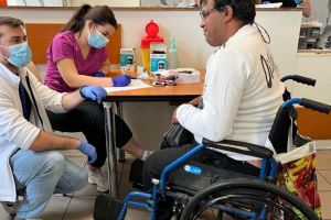 FOTO. Caravana medicală „Împreună pentru viaţă” aduce speranţă şi sănătate persoanelor fără adăpost din Timişoara