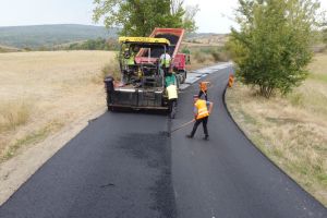 VIDEO Aproape 50 de kilometri de drum judeţean din Botoşani vor fi modernizaţi. În cel mai scurt timp încep lucrările