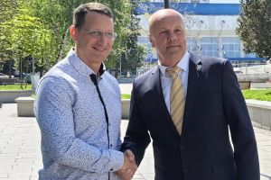 Reşiţa a pornit revoluţia în PNL: Oamenii normali la cap nu mai votează specimene gen Rareş Bogdan!