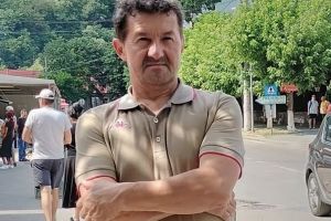 O demitere târzie: Directorul şcolii din Auşeu, acuzat că pipăie elevii şi le trimite mesaje dubioase, a fost destituit din funcţie