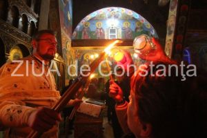 Sfanta Lumina de la Ierusalim va fi adusa la Bucuresti in Sambata Mare si distribuita in toate eparhiile Patriarhiei Romane