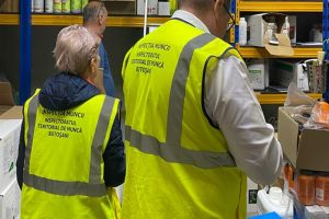 Angajaţi umiliţi de patroni la Botoşani. „Uită” să-ţi dea contractul, dar te pun la muncă