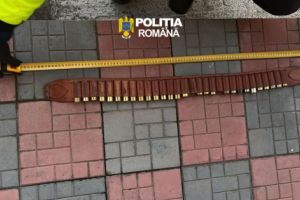 FOTO+VIDEO: Perchezitii intr-un dosar de jocuri de noroc ilegale. Doua persoane retinute si echipamente ridicate