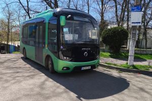 Zece noi autobuze electrice la Râmnicu Sărat, cu bani europeni