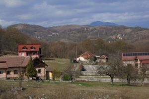 Peregrinări primăvăratice – Pe sub poale de Vâlcan