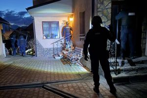 FOTO Percheziţii la un ocol silvic. Șeful de ocol, vizat de descinderi