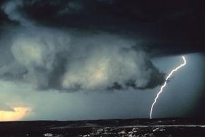 Cel putin cinci persoane au murit, iar alte mii au fost evacuate, in urma inundatiilor din sudul Rusiei