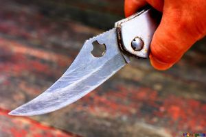 Bătaie sângeroasă în parcarea unui hipermarket! Agresor de 18 ani, arestat după ce a înjunghiat de mai multe ori un tânăr de 20 de ani