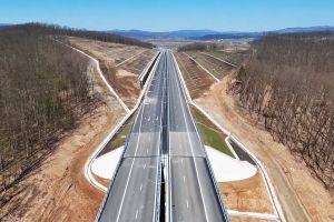 FOTO. O secţiune importantă din Autostrada Transilvania ar putea fi deschisă luna viitoare