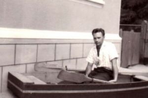 A salvat 52 de oameni de la înec cu o barcă pe care a construit-o singur. Nu şi-a putut salva propriul tată