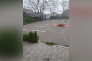 Locuitorii din zona Peninsulara, disperati: O cladire parasita de pe strada Sulmona, din Constanta, a devenit focar de mizerie