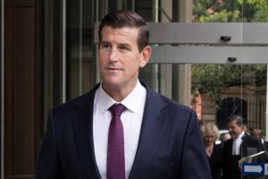 Cel mai decorat soldat australian, arestat pentru crime de război. Ar fi împuşcat un adolescent neînarmat!