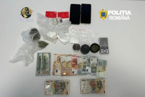 Cocaină, canabis şi bani găsiţi în percheziţii DIICOT, la Timişoara. Reţea de droguri vizată