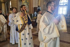 Șofatul dupa Impartasanie: Ce trebuie sa stie credinciosii care merg cu masina la slujba de Inviere