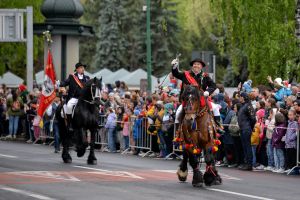 Zilele Braşovului: programul concertelor şi „Coborârea Junilor în cetate“ (FOTO – VIDEO)