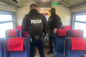 Acţiune a Poliţiei, cu efective mărite, în gări şi în trenuri de călători