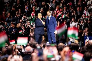 JD Vance, apel în direct cu Donald Trump la un miting pro-Orbán, la Budapesta. Vicepreşedintele SUA acuză „amestecul Bruxelles-ului în alegeri”, în timp ce face campanie pentru premierul ungar (VIDEO)