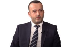 Inspecţia Judiciară a analizat conflictul dintre judecătorul Bogdan Mateescu şi Elena Dinescu: Atitudinea grefierei a fost una „sfidătoare”, putând fi interpretată drept provocatoare