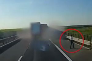 Un om de afaceri a murit într-un grav accident rutier. A fost lovit de un camion