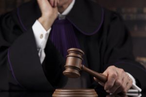 Condamnat pentru că i-a minţit pe judecători pentru a-şi apăra un prieten