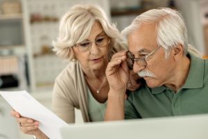 Ce este indemnizaţia socială pentru pensionari şi cine o primeşte în 2026