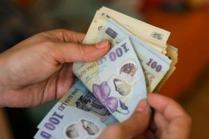 Salariile profesorilor, plătite înainte de Paşte