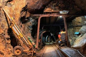 NEWS ALERT. Accident de muncă în subteran! Miner resuscitat, după ce a fost lovit în cap de o piesă foarte grea