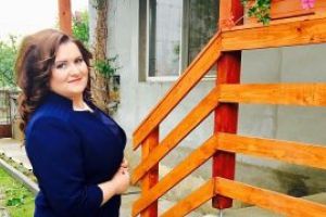 D’ale lu’ Mitica, la Cupseni. Meci de capa si spada intre primarita si seful de post. Sa se bu(t)cure auditoriul