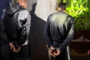 FOTO & VIDEO Percheziţii în judeţul Botoşani. Doi tineri au fost reţinuţi