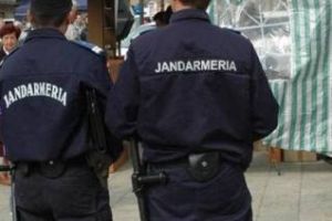 România, ţara în care şi oamenii legii te fură! Doi jandarmi au fost arestaţi după ce au tâlhărit mai multe femei