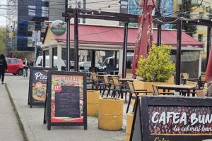 Vremea bună scoate timişorenii la terase: cât costă un prânz în oraş