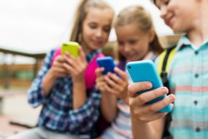 Care sunt beneficiile de asistenţă socială destinate copiilor şi tinerilor din sistemul de protecţie specială