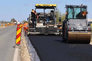 Au început lucrările de asfaltare pe drumul Timişoara - Sânandrei, în cadrul proiectului de lărgire la patru benzi