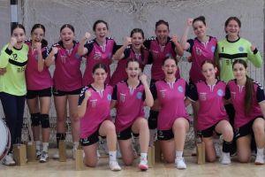Tinerele handbaliste de la ACS Alpha Oradea s-au calificat de pe primul loc la turneul semifinal I al CN de junioare 3