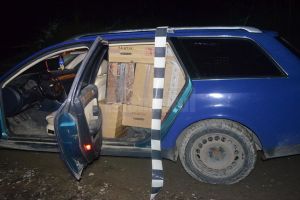 Câţiva contrabandişti încolţiţi de poliţiştii de frontieră au încercat să intre cu ...